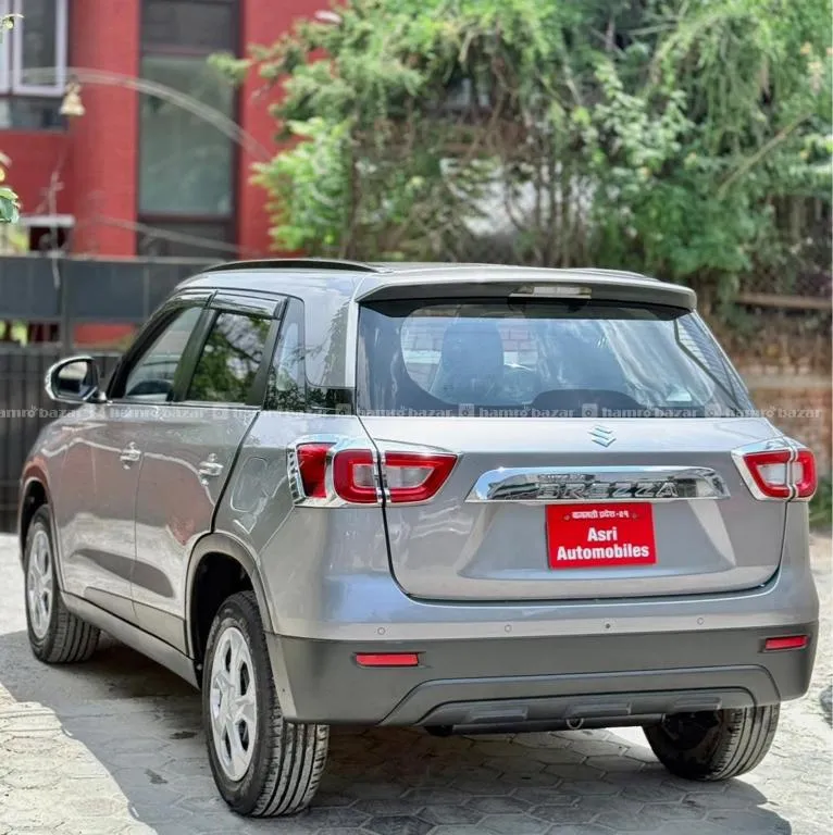 🚗 2022 Brezza VXI (Silver) – Top Condition! ✨ 5
