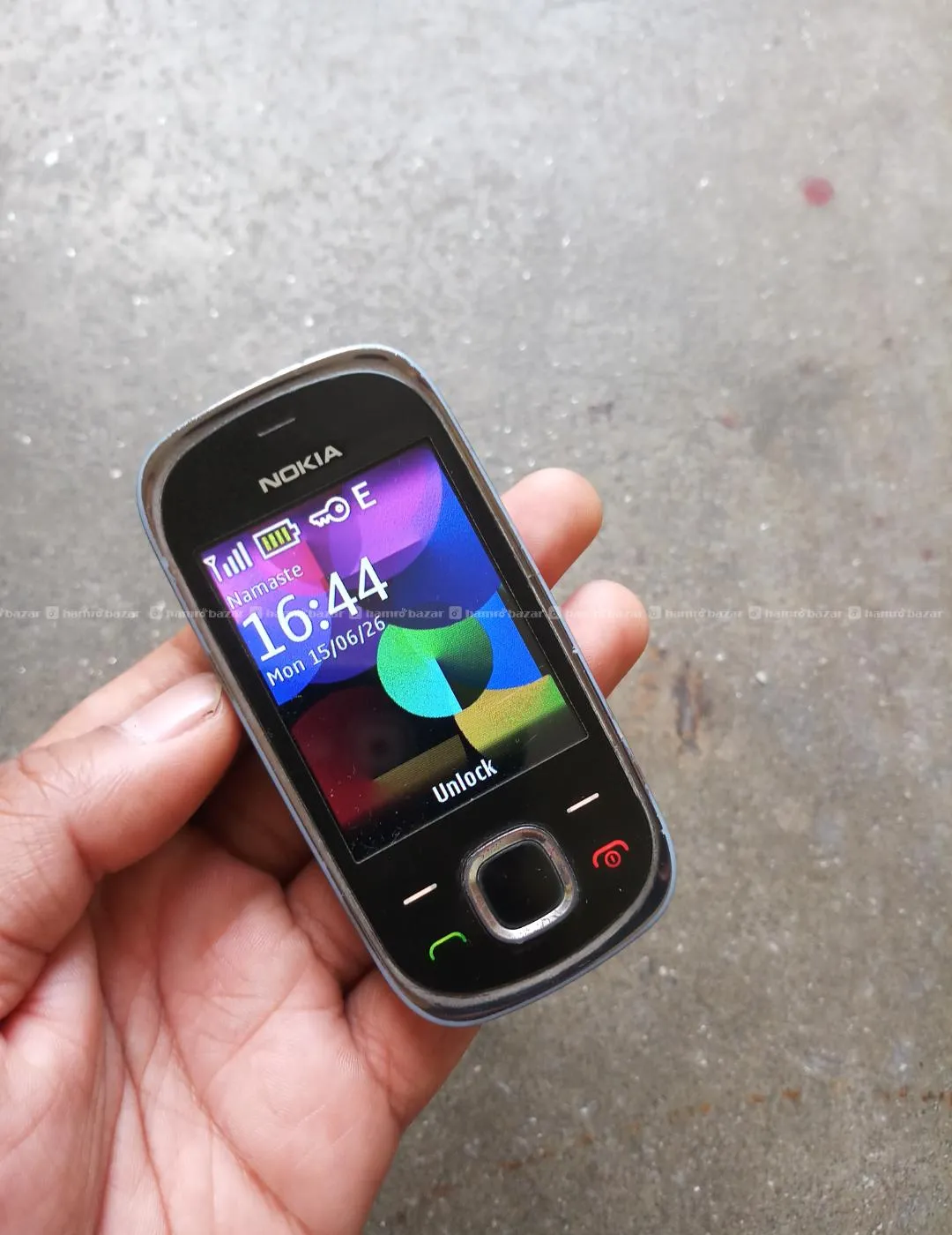 Nokia 7230 slide 2