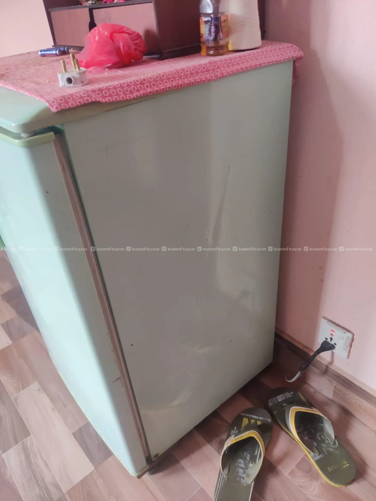 Refrigerator Hitachi 90L 2