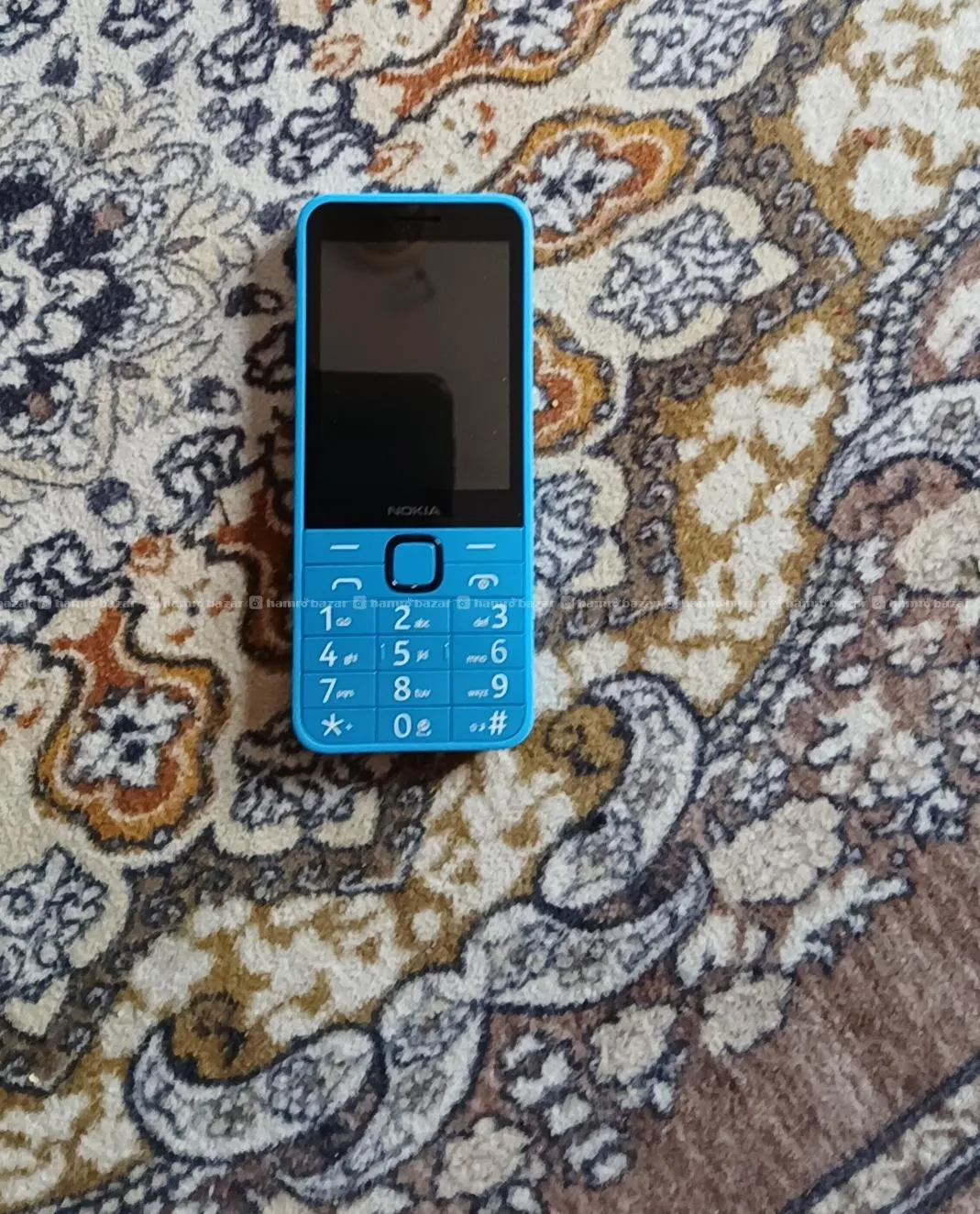 Nokia keypad mobile . 2