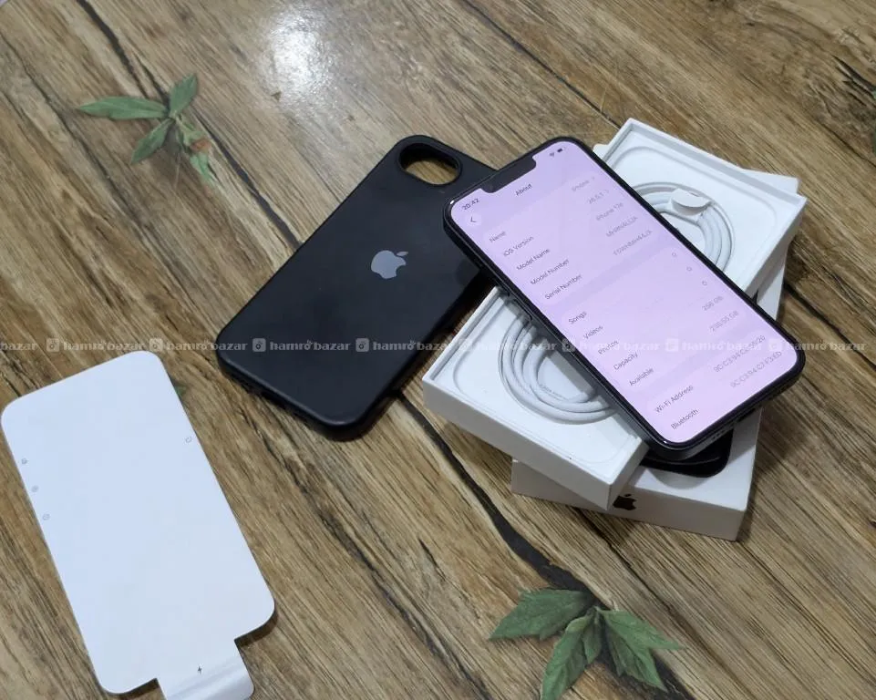 Iphone 17e 256gb for sell. 4