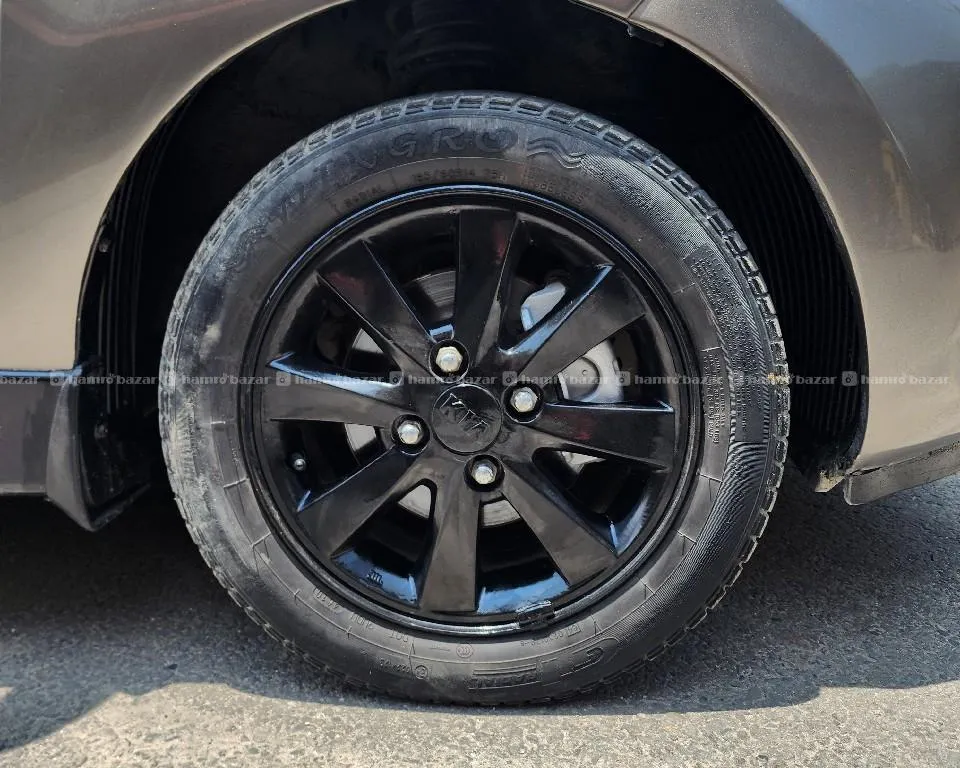 14" Alloy wheel 4