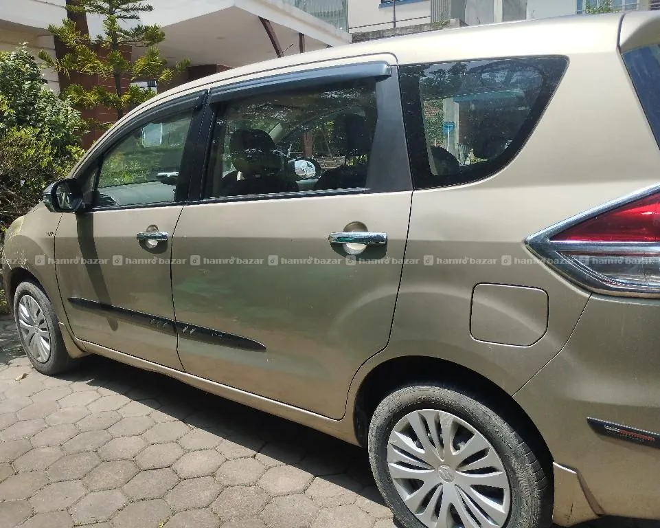  Suzuki Ertiga ZXI with ABS  3