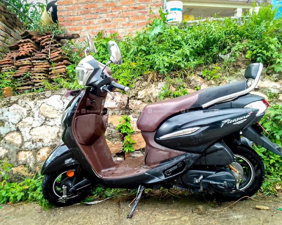 Hero pleasure plus Black scooter on sell 2