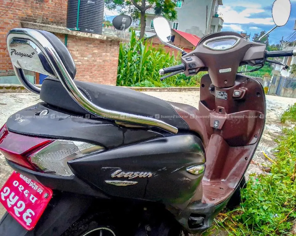Hero pleasure plus Black scooter on sell 3