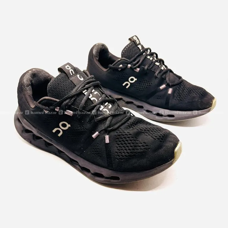 ON CLOUD SURFER RUNNING SHOES 5
