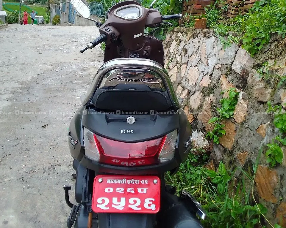 Hero pleasure plus Black scooter on sell 4