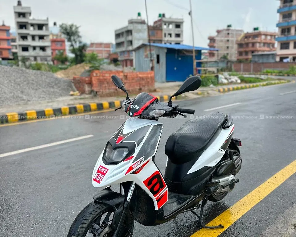 Aprilla sr 150cc lot 99 super fresh condition 3