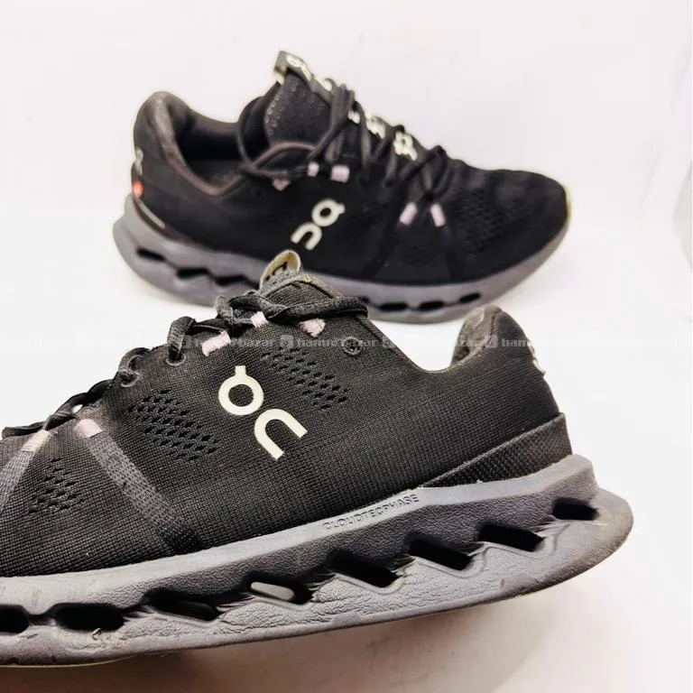 ON CLOUD SURFER RUNNING SHOES 6