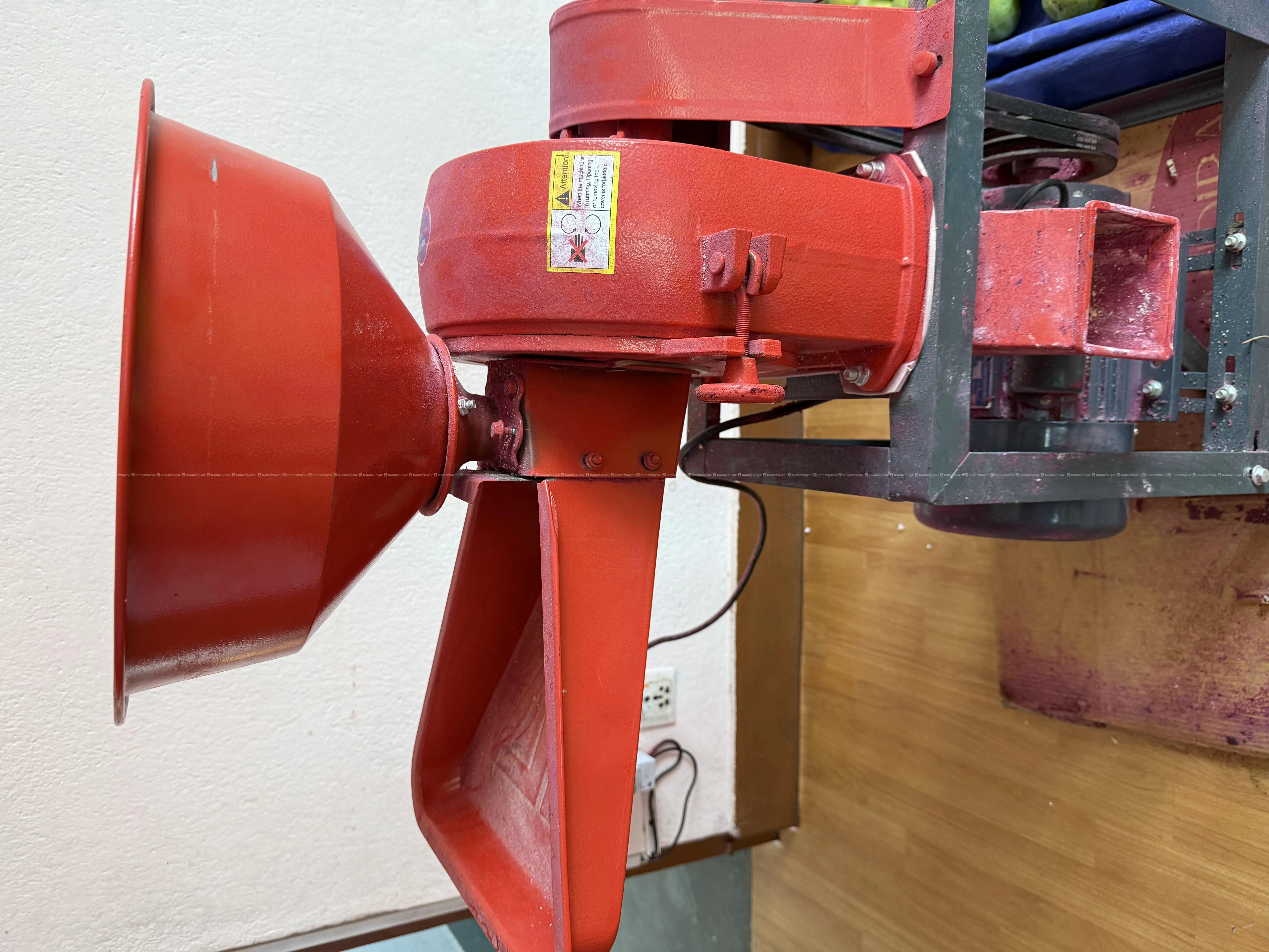 Disc mill Crusher like new condition 3