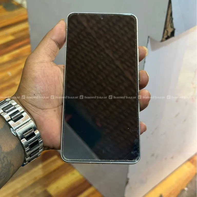 Iq00 13 Snapdragon 8 Elite 12/256 Dead Phone 2
