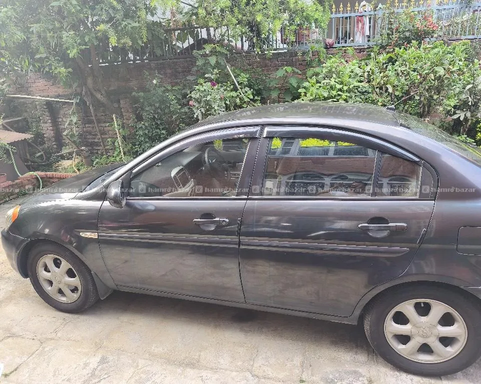 Hyundai Accent 2009 for sale 4
