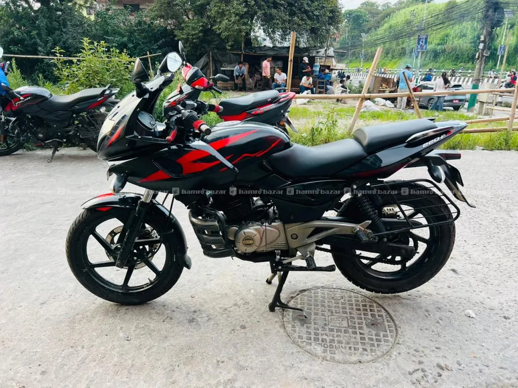 Bajaj 220 Pulsar Single Hand 2016 Model 75 Lot 3