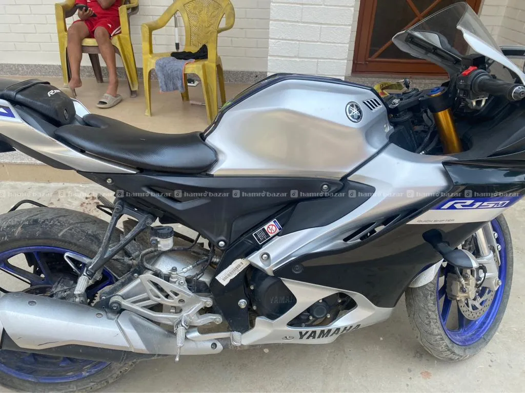 Yamaha R15M V4 3