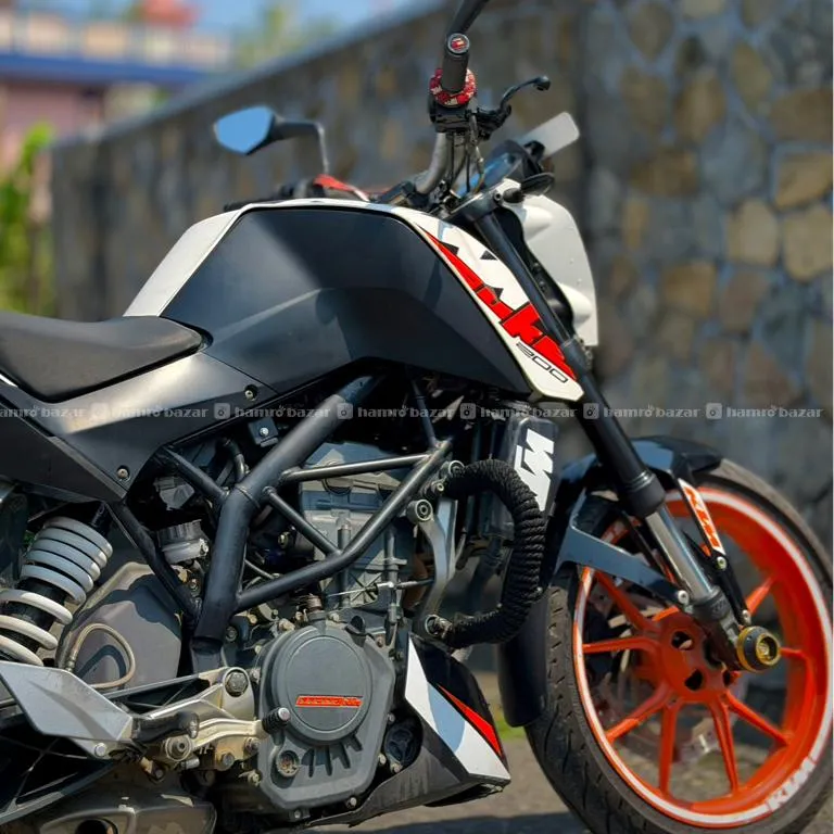 fresh Duke 200 2018 last model 4