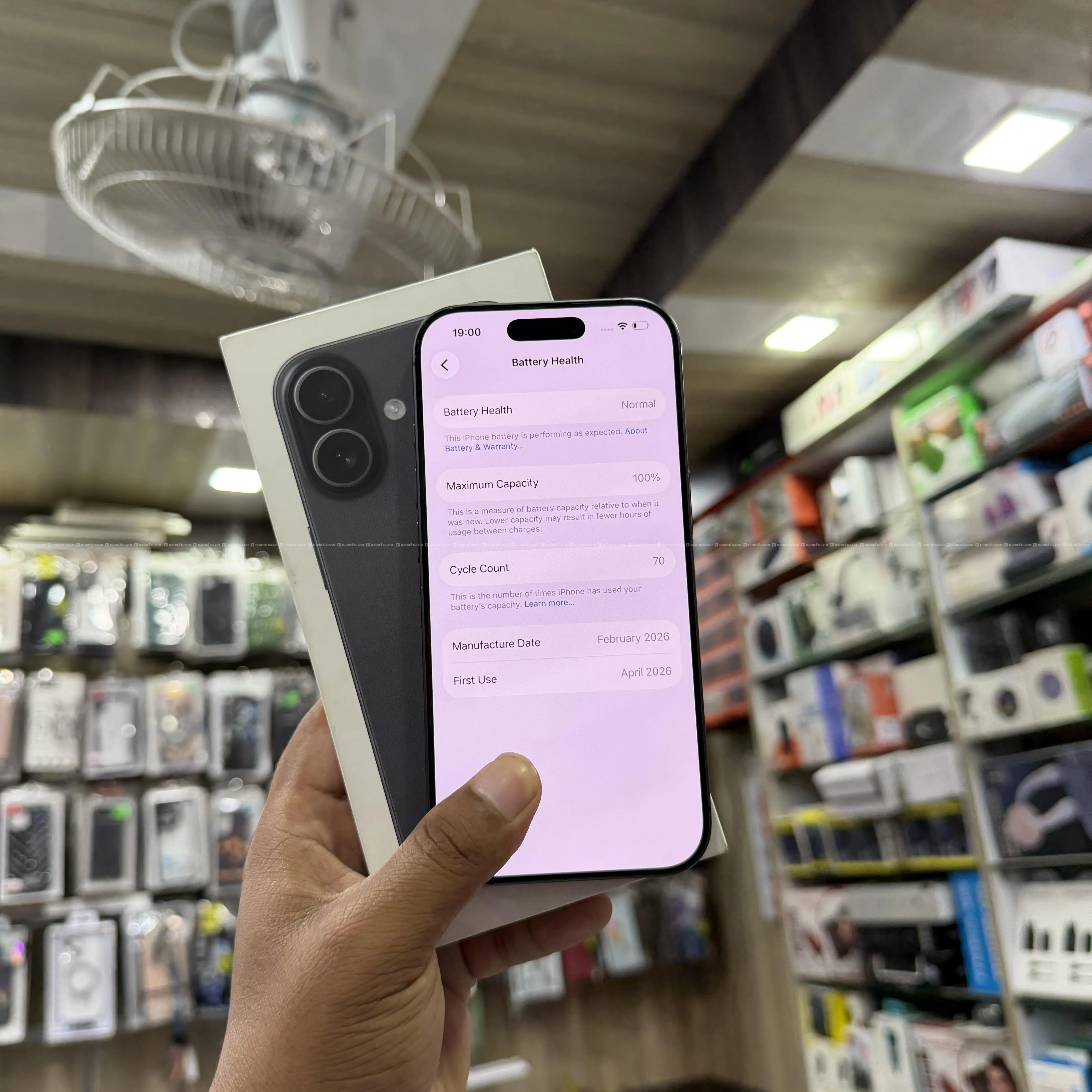 iPhone 17 - 256gb - 70 cycle count only 2