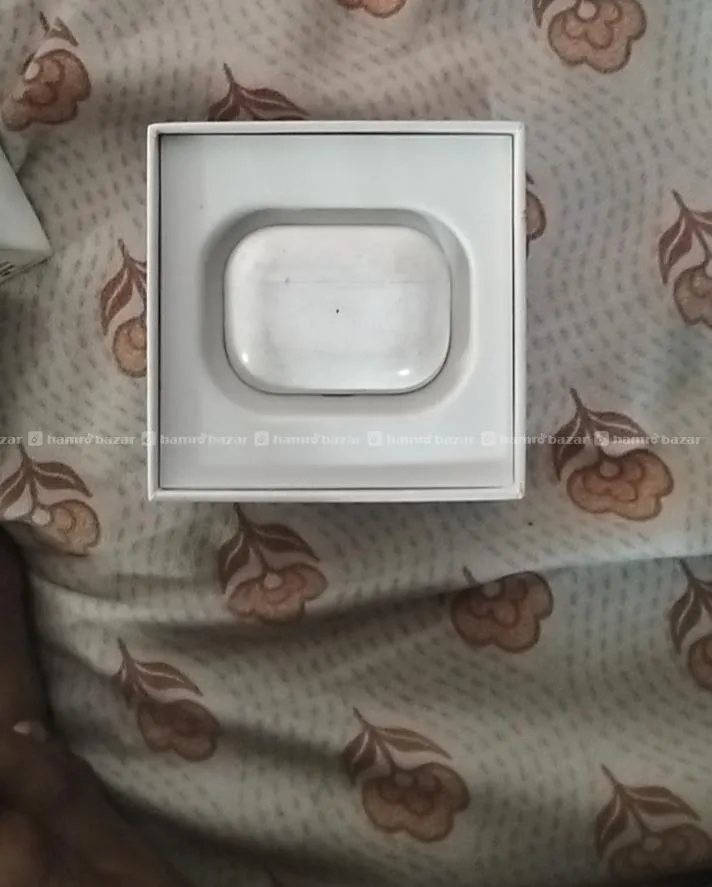 Apple AirPods Pro with MagSafe charging 4