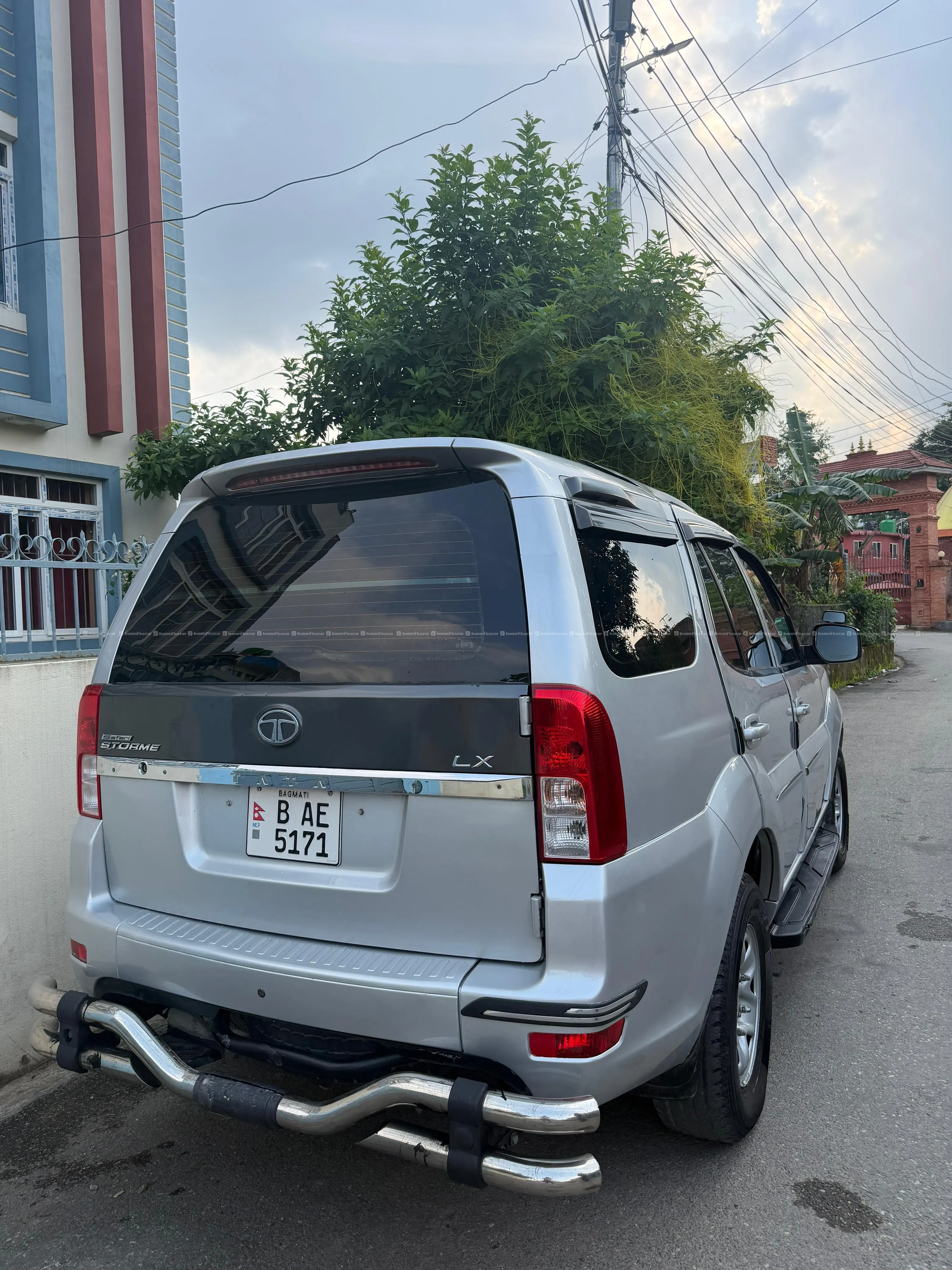 TATA STROME LX 7SEATER FULL OPTION 2