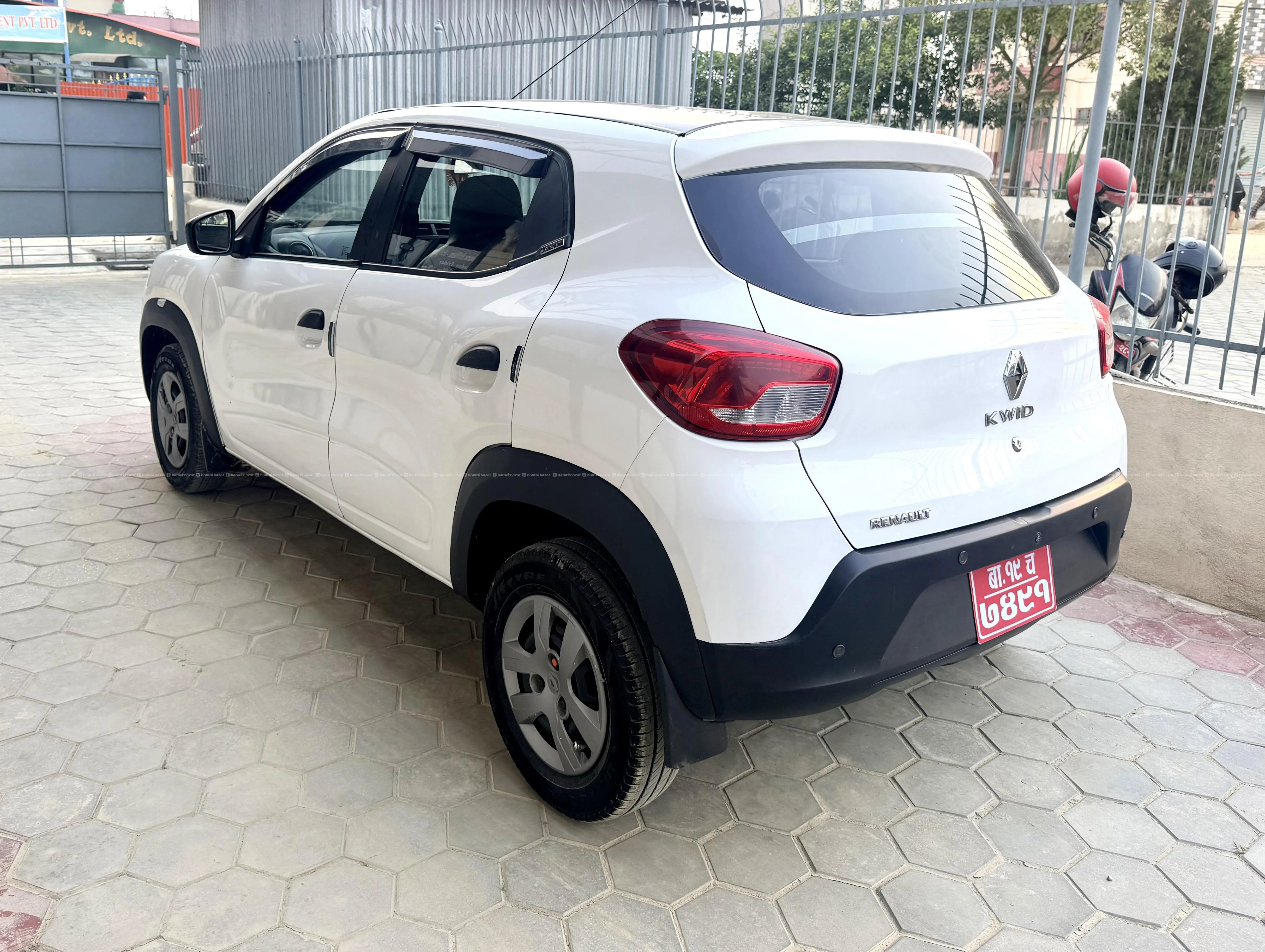 excellent 2017 renault kwid with 60% finance 4