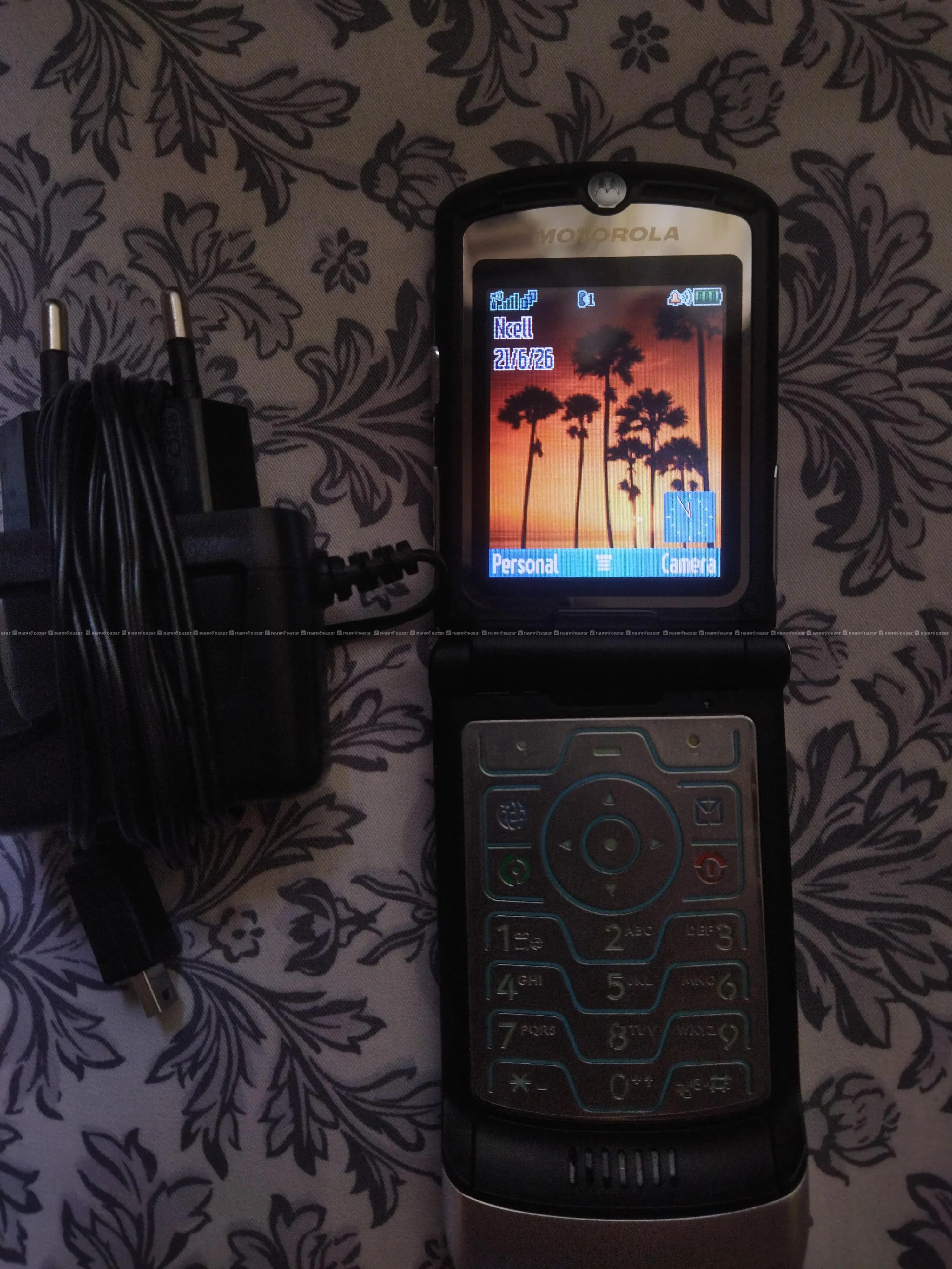 Motorola RAZR V3i Silver - Vintage Y2K Collection 4