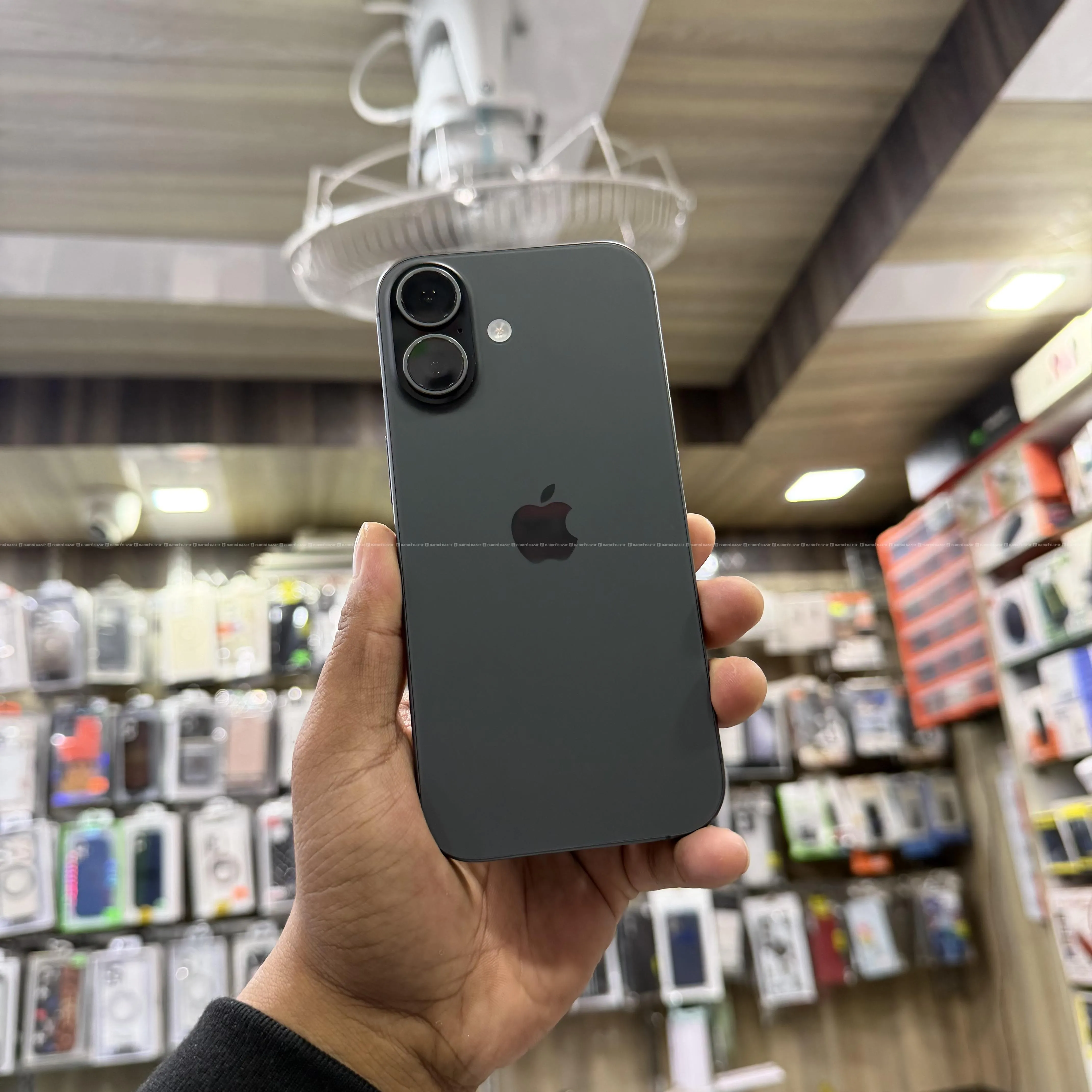 iPhone 17 - 256gb - 70 cycle count only 4