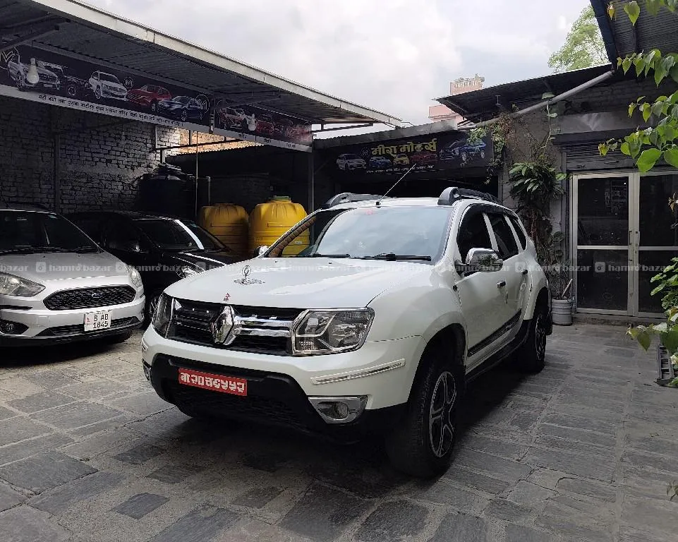 Duster Rxl petrol varient 2018 model fully modified cost around 1.50 lakh 2