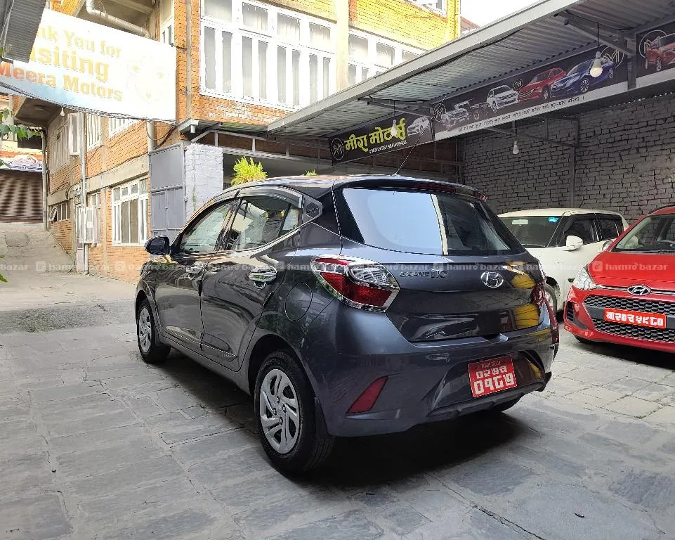 Company colour single handed Grand i10 nios Smart Auto 2021 model purchased on 2022 7