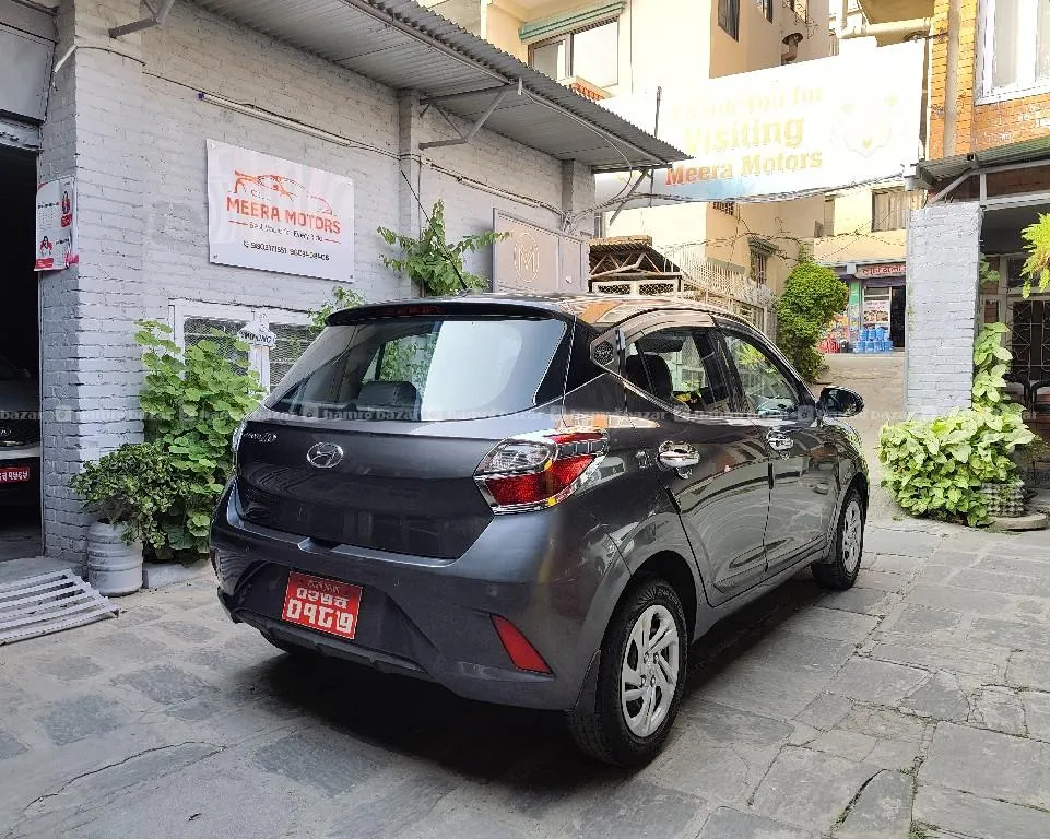 Company colour single handed Grand i10 nios Smart Auto 2021 model purchased on 2022 6