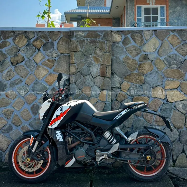 fresh Duke 200 2018 last model 5