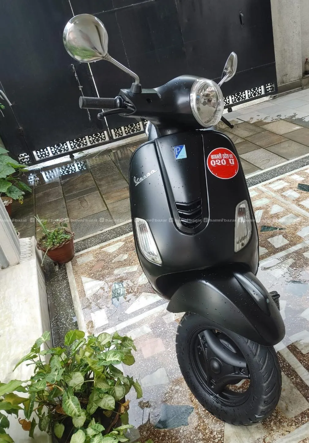 Vespa notte black with utmost care from ofice lady 3