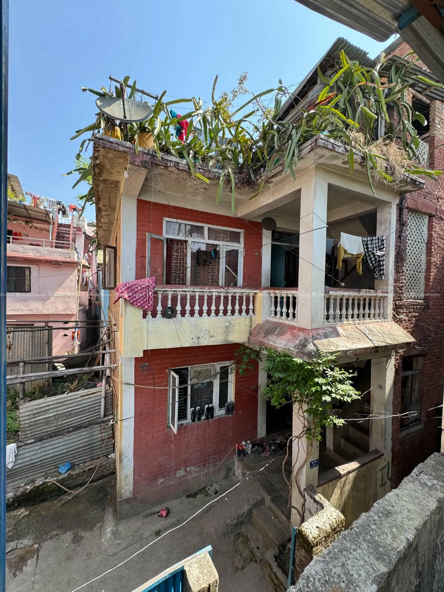 House on urgent sale. 2