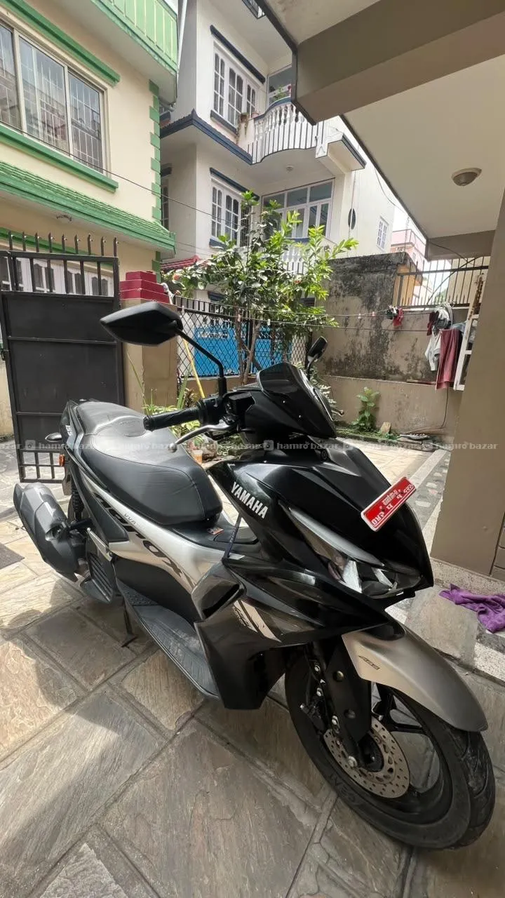 Yamaha Aerox 155 in really good condition 8