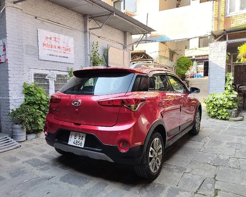 Company color single handed with full company service history i20 active S for sale or exchange. 4