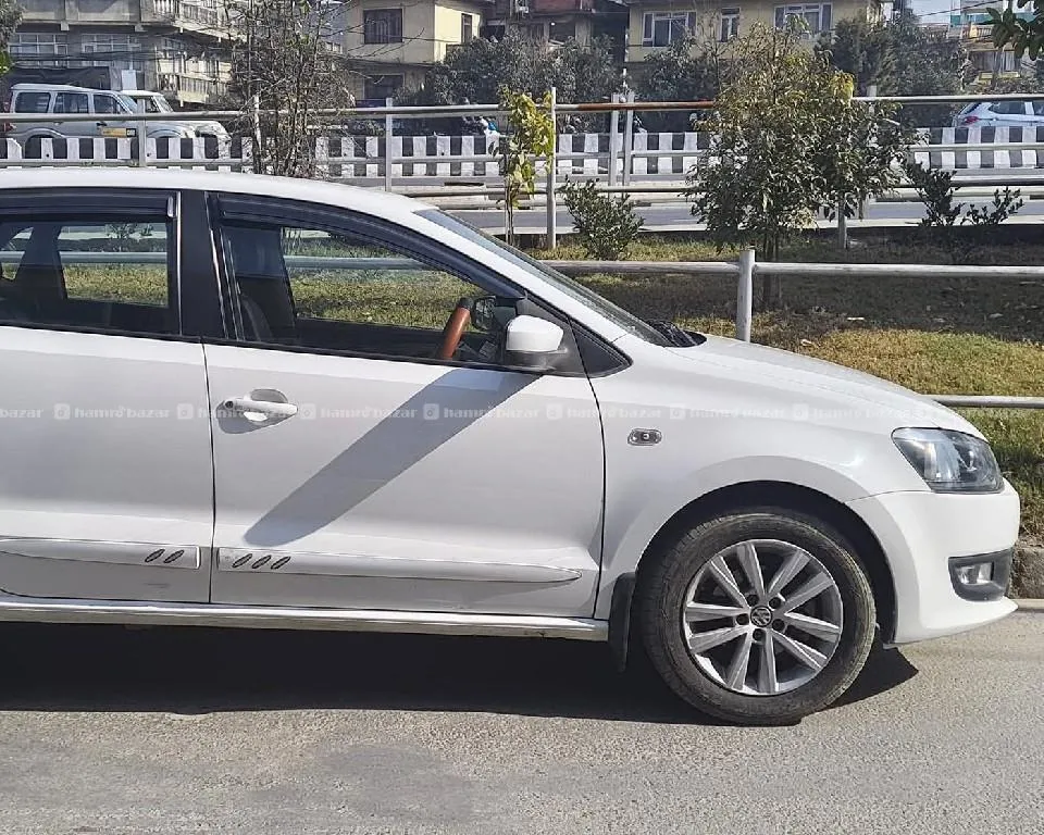 Volkswagen polo highline 2013 model sale 2