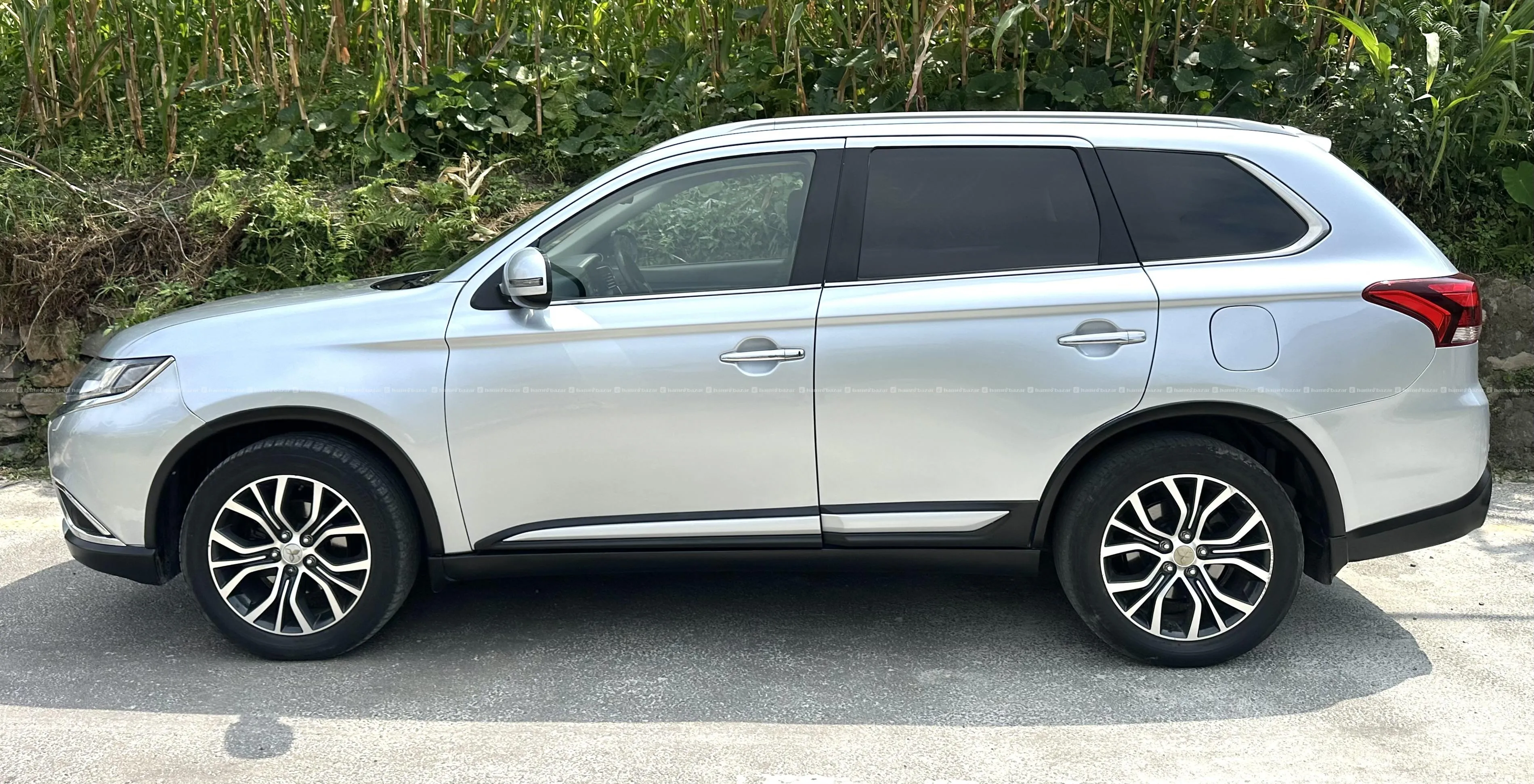 Mitsubhishi Outlander 2015 model for sale 8