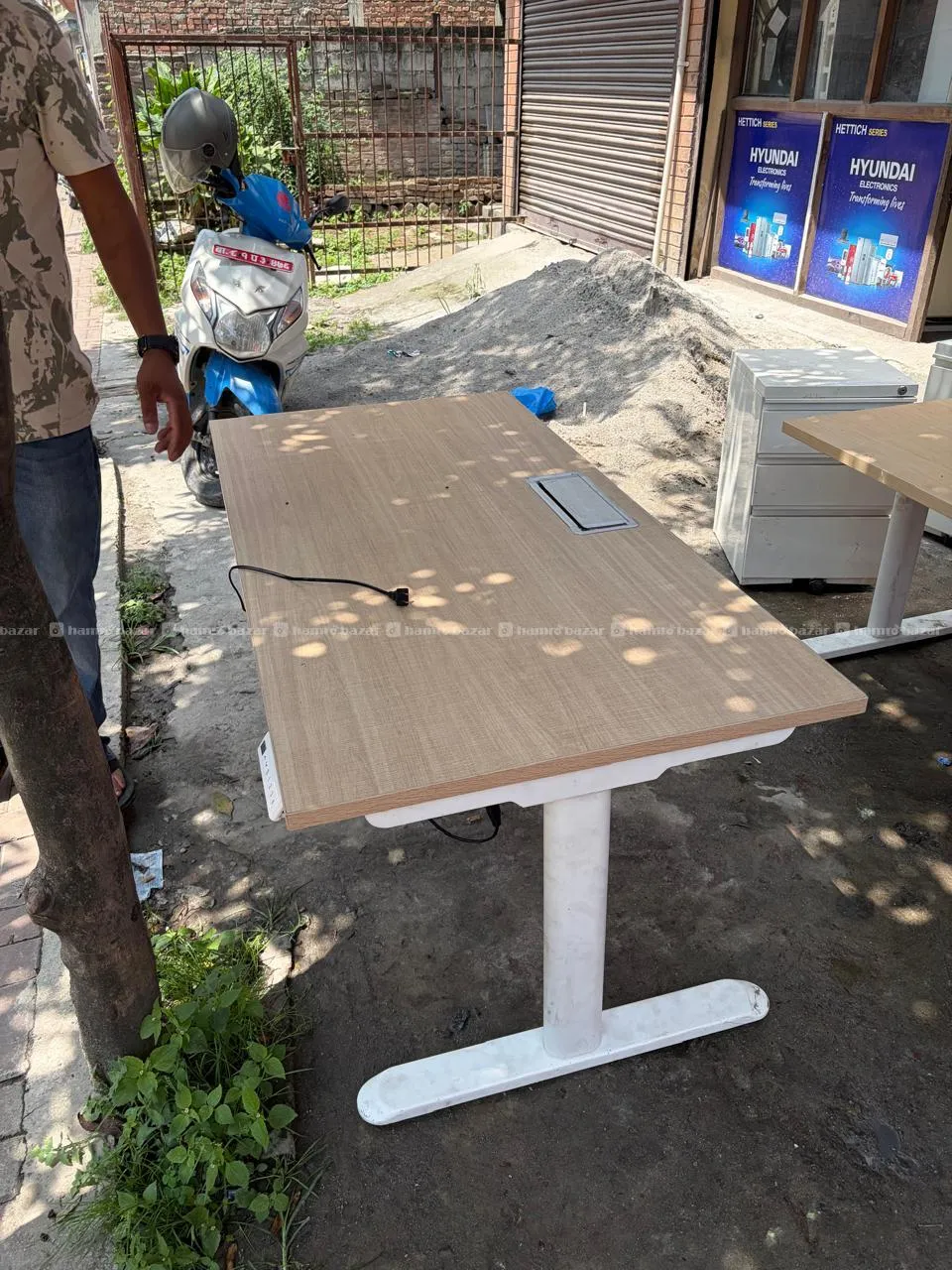 Height adjustable table 2