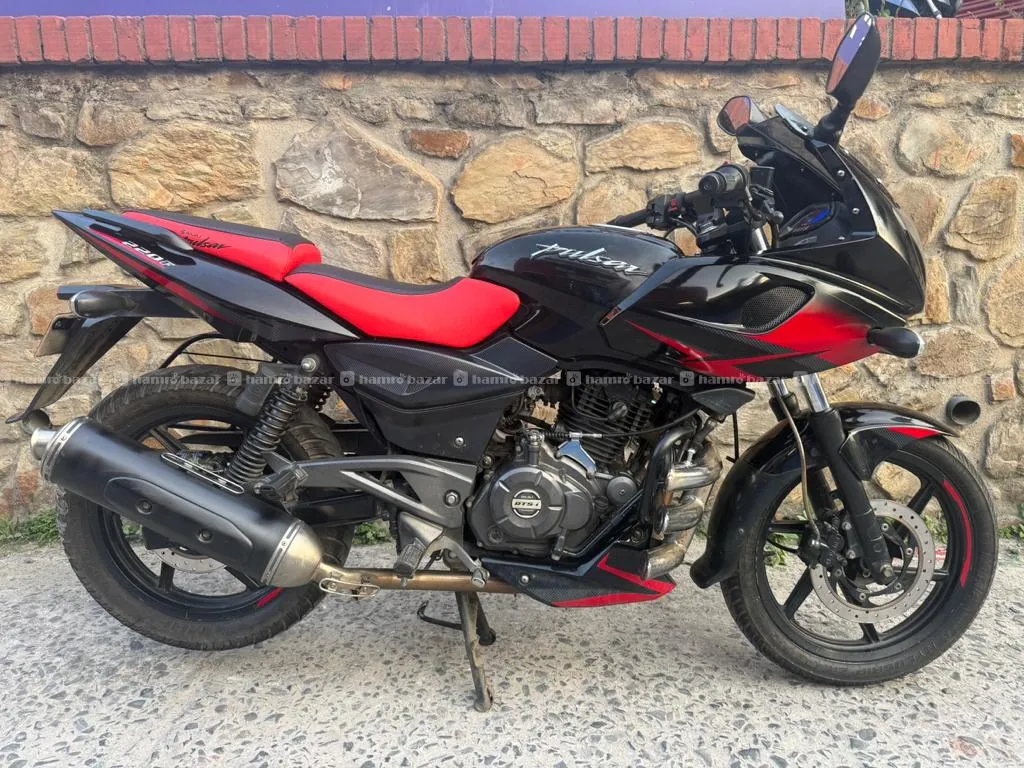 URGENT FOR SALE BAJAJ PULSAR 220 CC 2