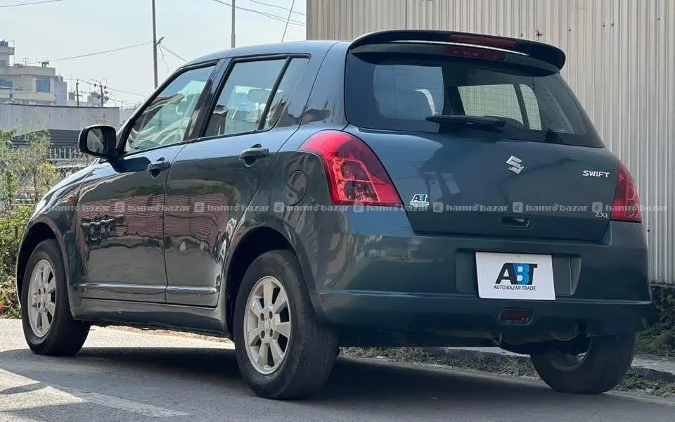 Maruti Suzuki Swift ZXi 1.3 2007 5