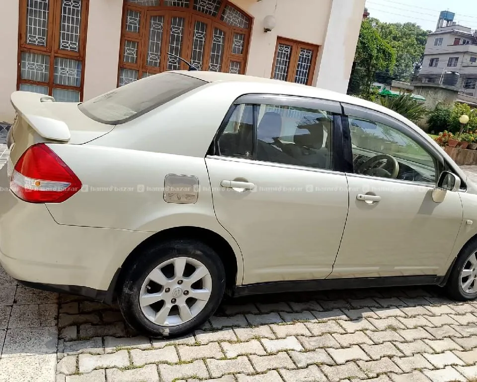 Urgent Sell Brand New Nissan Tida 2007 One handed 3