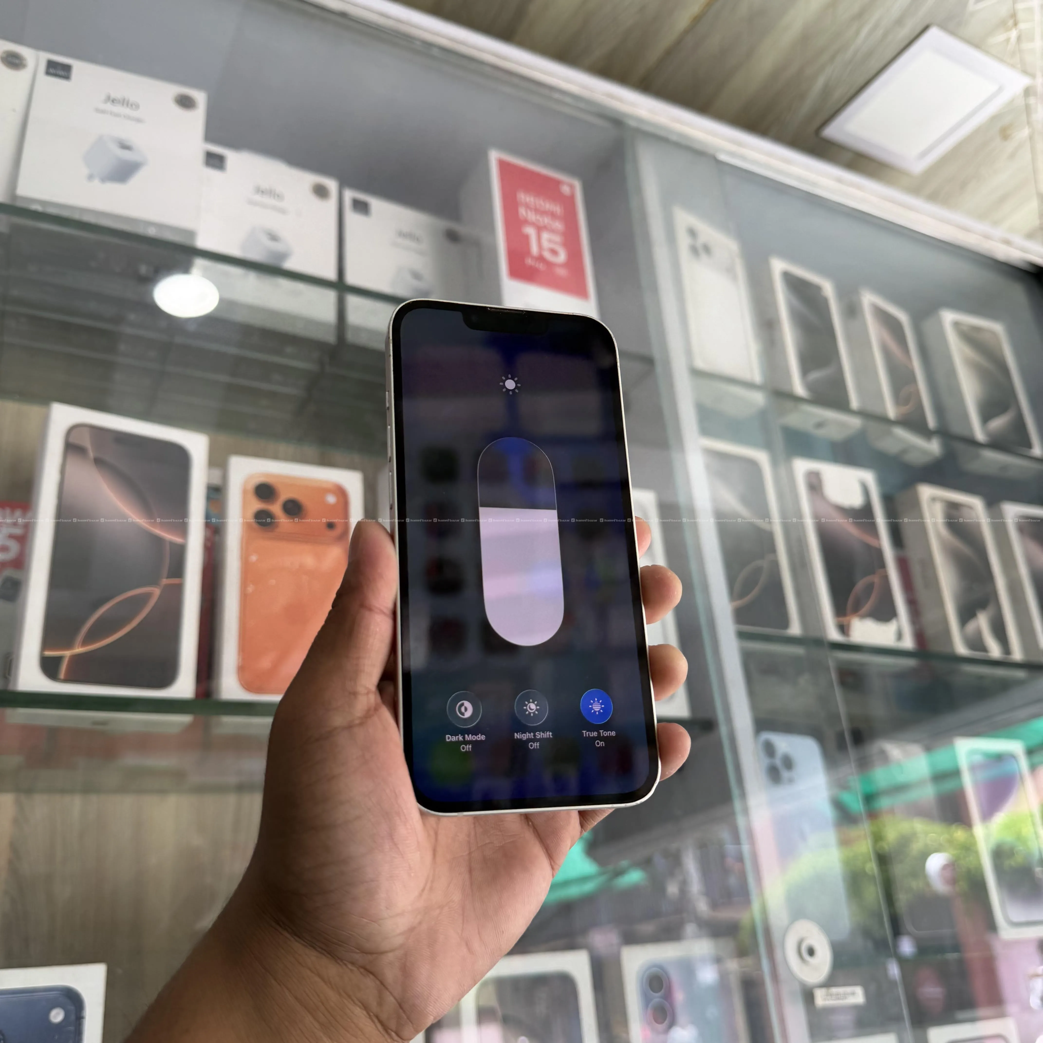 iPhone 13 3
