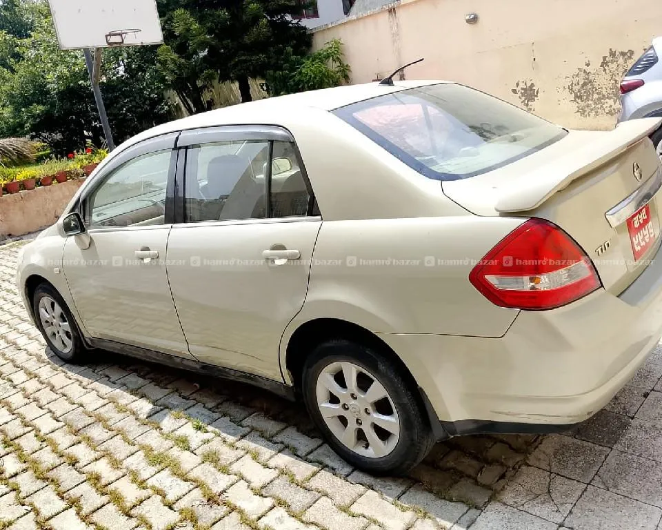 Urgent Sell Brand New Nissan Tida 2007 One handed 4