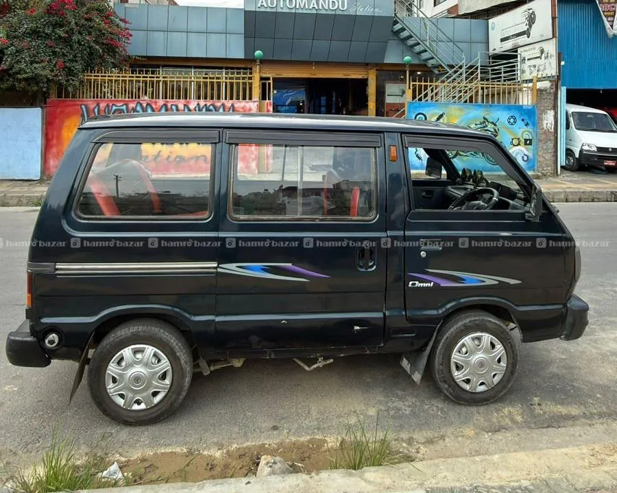 Urgent sale omni seater van 2010 model 2