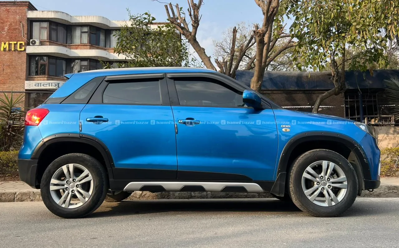 Maruti Suzuki Brezza ZDi 2016 "Single Hand" 4