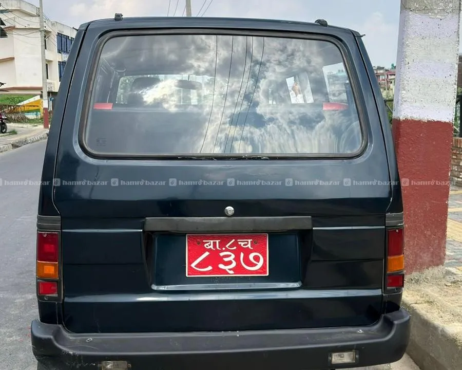 Urgent sale omni seater van 2010 model 4