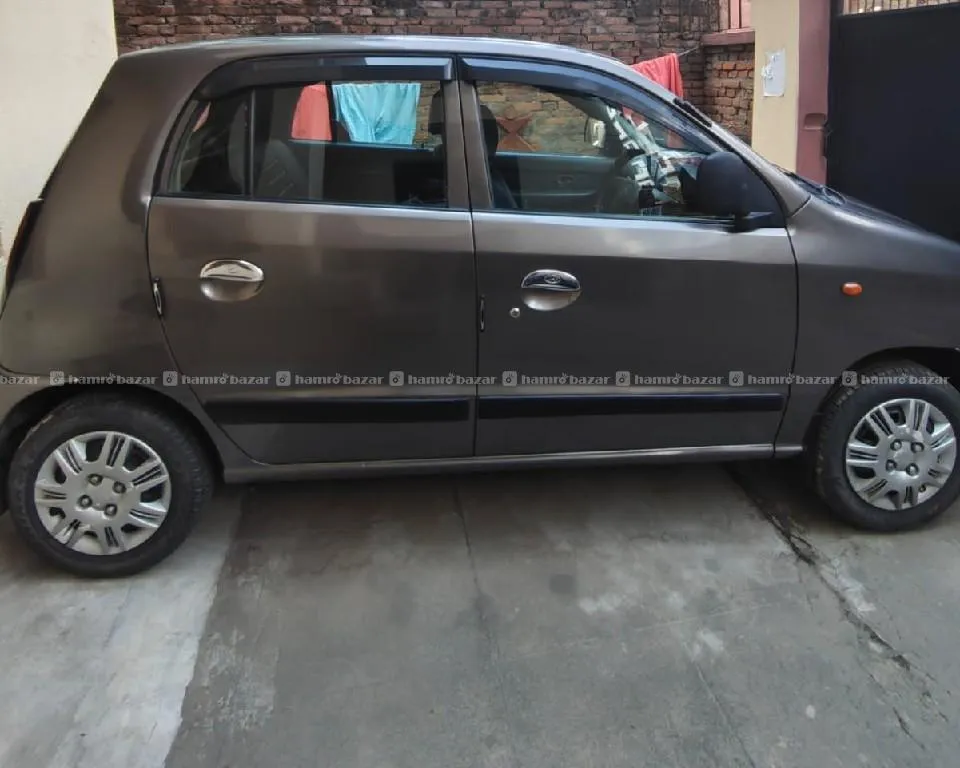 Model 2001 lot 4 hyundai santro fully conditions car on Sale!!! 3