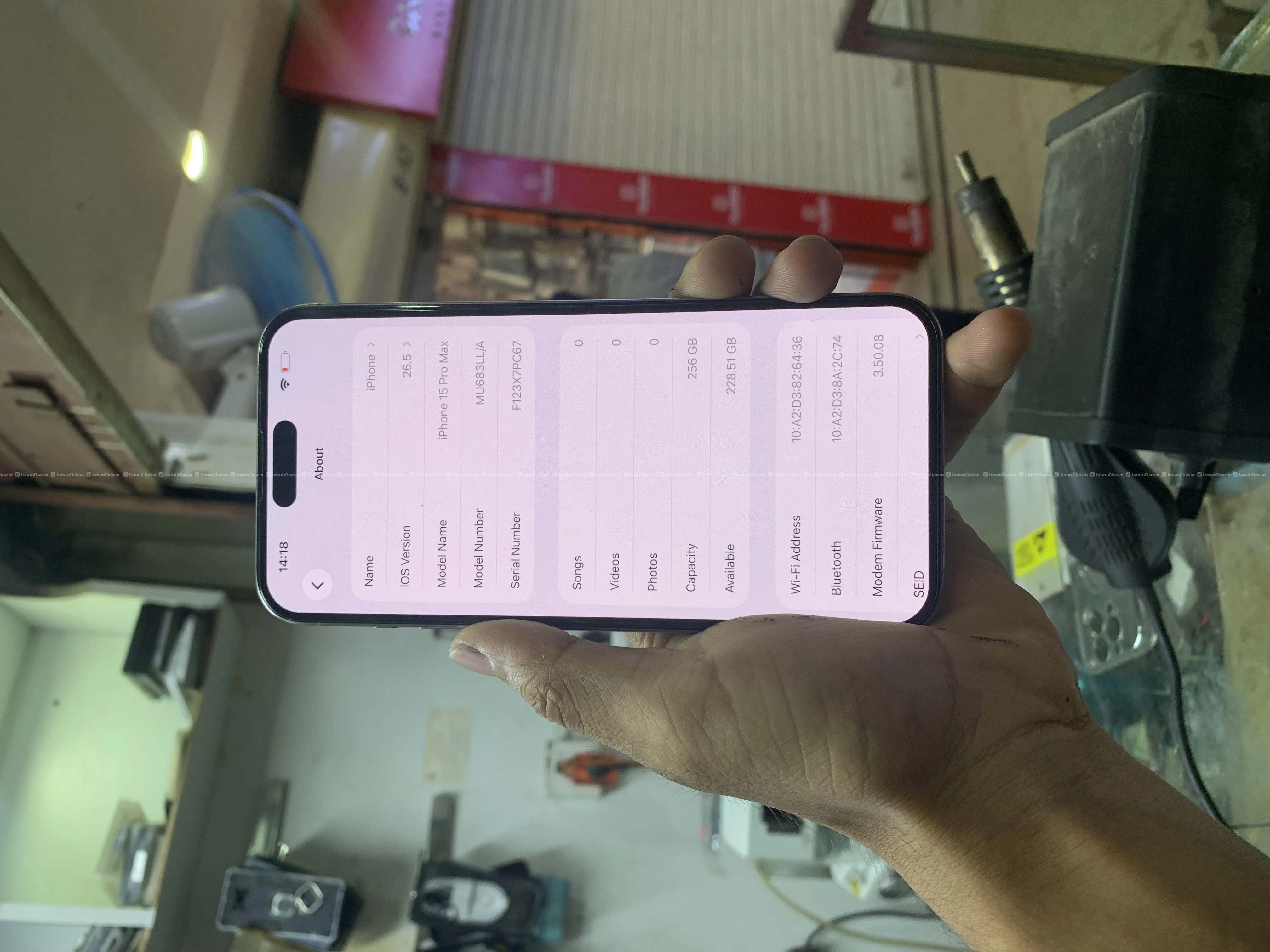 iPhone 15 Pro Max 4
