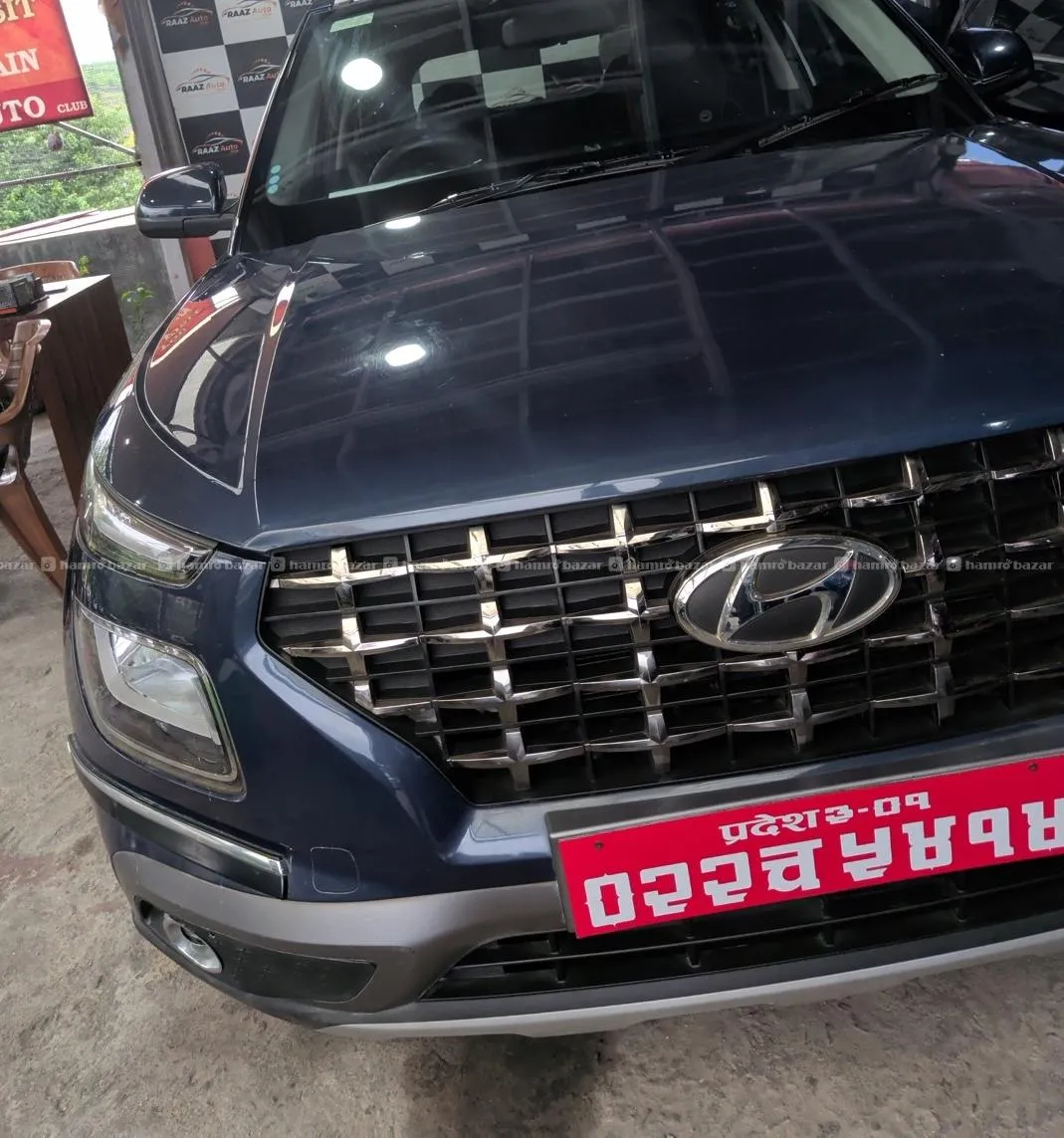 Hyundai Venue S 5