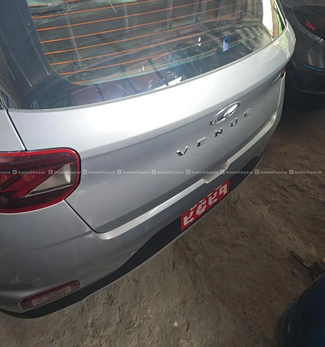 Hyundai Venue S+ 7