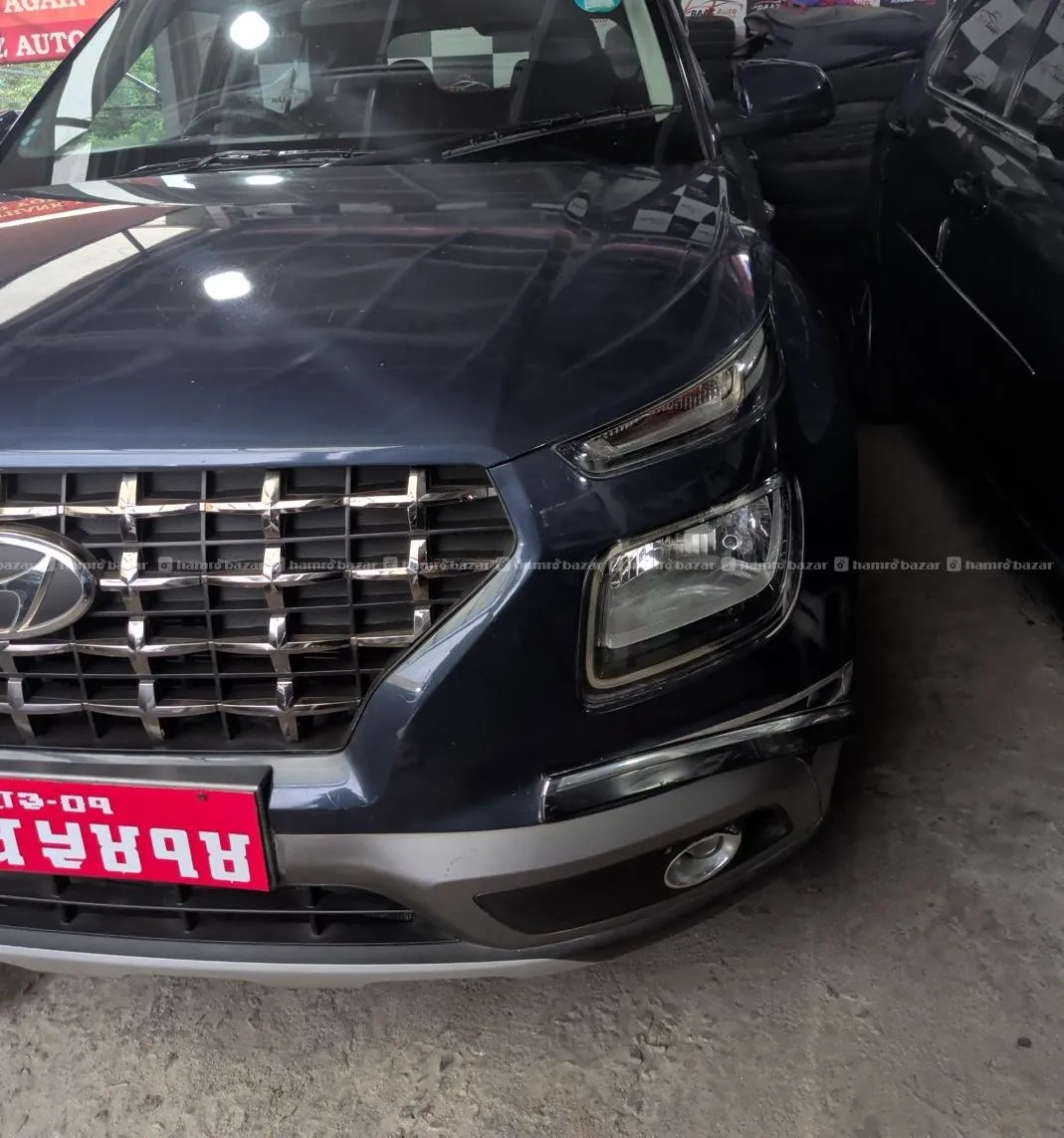 Hyundai Venue S 3