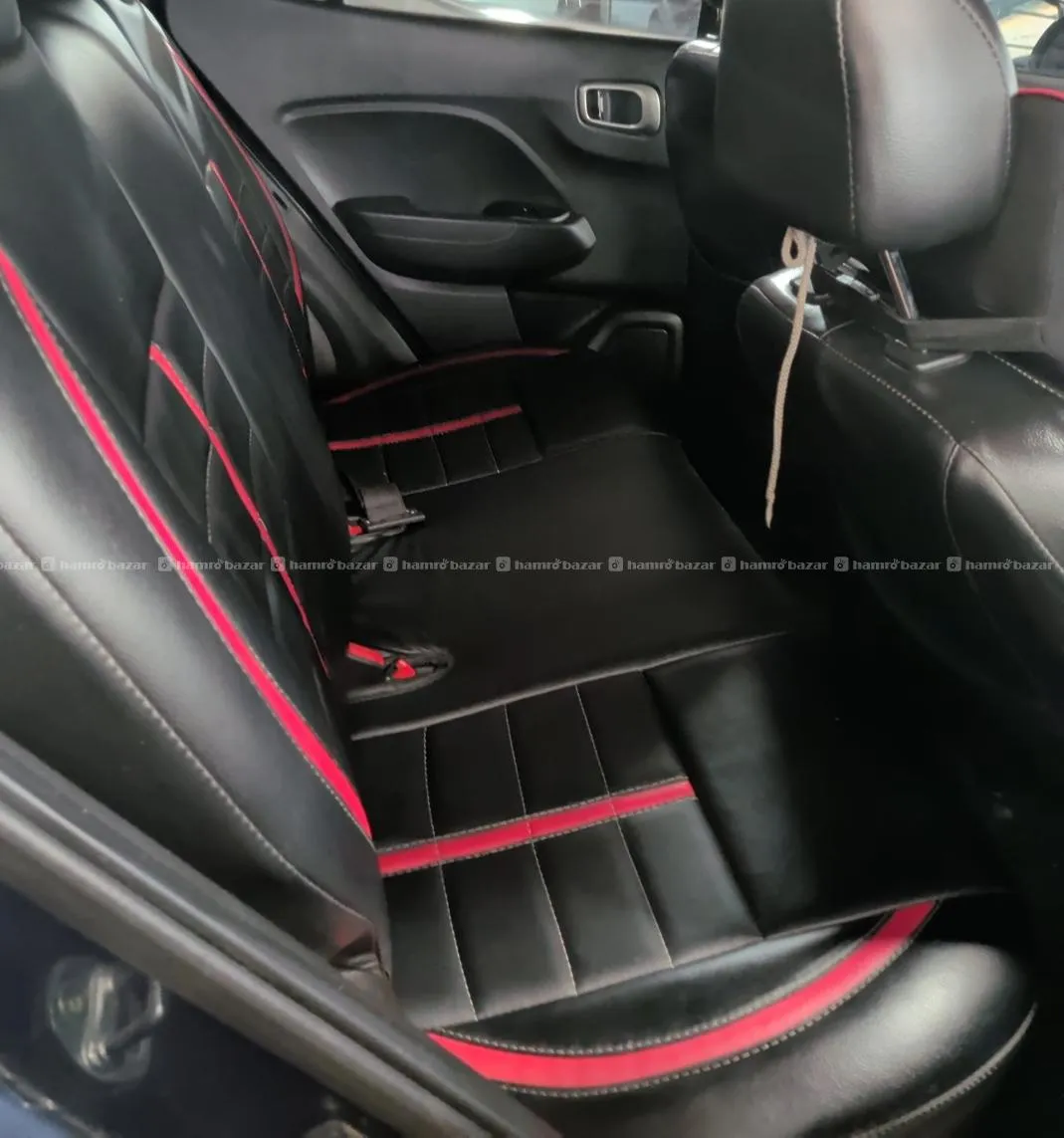 Hyundai Venue S 6